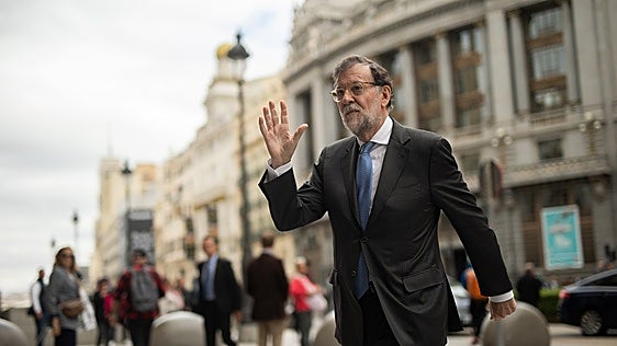 Rajoy apela al «buen humor» tras ser tachado de «racista» por sus palabras sobre la selección francesa