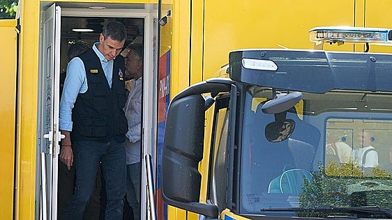 Sánchez vuelve arrastrando los pies