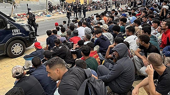 Disparos al aire para controlar la entrada al campamento de Loma Colmenar en Ceuta