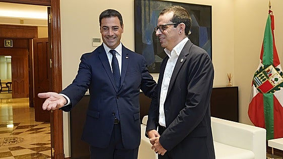Bildu apremia a Pradales con el nuevo estatus y el PSE le insta a centrarse en la «prioridad social»