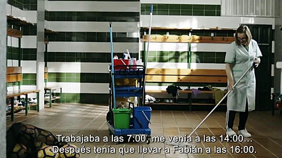 RTVE pide disculpas a la madre de Fabián Ruiz por haberla subtitulado en un documental sobre la selección