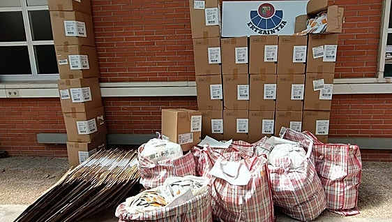 Más de 52.000 sobres y dos detenidos: destapan una red de tráfico ilegal de medicamentos en Euskadi