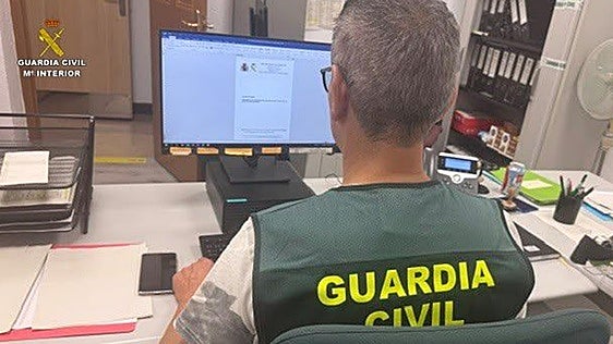 La Guardia Civil investiga a un vizcaíno por estafar 800 euros con falsos anuncios de venta de cachorros en Internet