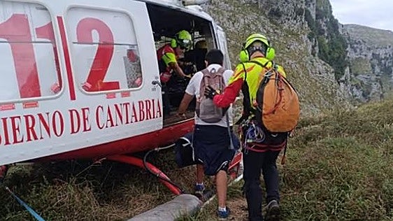 Rescatados dos senderistas bilbaínos en la ruta de los Ojos del Diablo