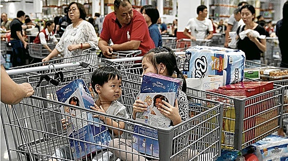 Las fórmulas para empujar la natalidad en Europa: de 480 días de baja remunerada a adolescentes embarazadas