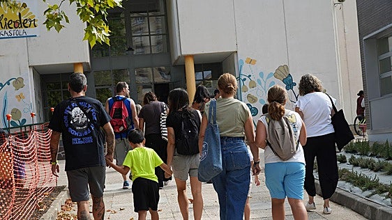 Euskadi arranca el curso con 12.291 alumnos menos que en 2025 y registra el mayor descenso en Bachillerato