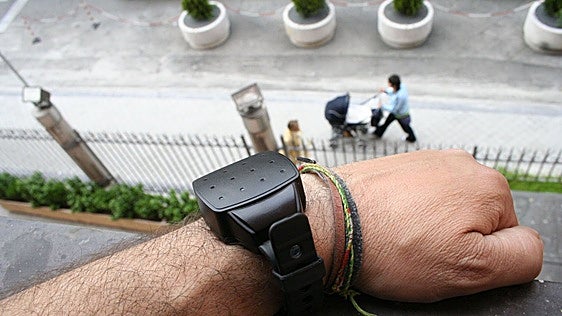 Condenado en Euskadi por dejar la pulsera de alejamiento sin batería tras una noche de fiesta