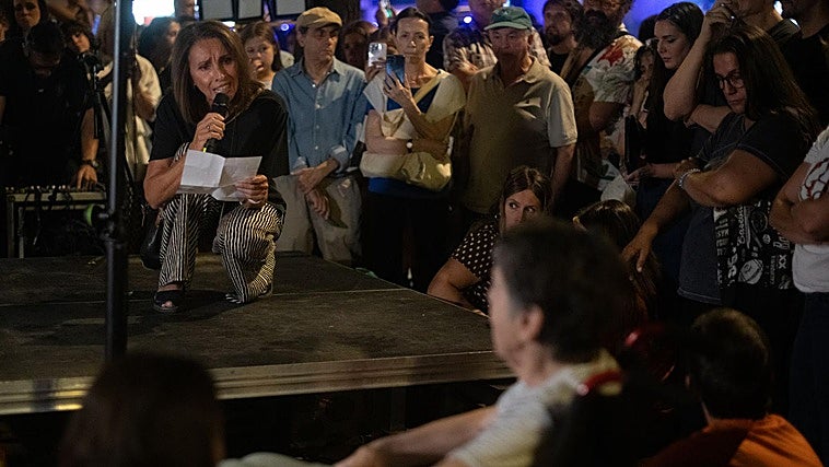 Movilización sin precedentes para evitar el desahucio de Maricarmen: de la escritora famosa que se ofrece a pagar su alquiler a Ana Belén o Juan Diego Botto