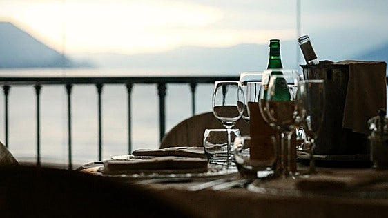 Albariño, pulpo, entrecot... Condenados a ocho meses de prisión por un 'simpa' de 400 euros