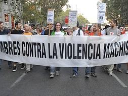 Cabecera de la marcha convocada por la Asamblea de Hombres contra la Violencia de Género que recorrió las calles de Madrid el sábado. /EFE