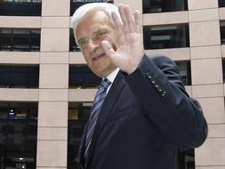 En la imagen, Jerzy Buzek a su llegada al Parlamento Europeo./ Efe