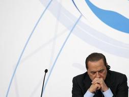 Tras el lavado de imagen que obtuvo con la visita del G-8 a Italia, Berlusconi sufre un nuevo revés ante la opinión pública. / Archivo