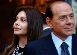 La mujer de Berlusconi pide al primer ministro 3,5 millones al mes