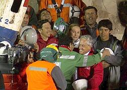 Chile culmina con éxito el histórico operativo que ha permitido rescatar a los 33 mineros