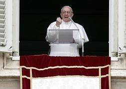 El Papa, durante el rezo del ángelus. / Foto: Reuters | Vídeo: Atlas