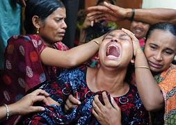 Una mujer llora la muerte de un familiar. / Munir uz Zaman (Afp)