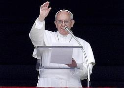 El Papa Francisco se dirige a los fieles. / Efe