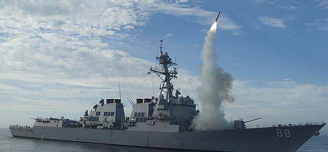 Lanzamiento de un misil Tomahawk durante la intervención en Libia. / Woody Paschall (Afp)