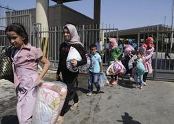 Refugiados sirios cruzando la frontera Cilvegozu, en Turquía. / Cem Genco (Efe)
