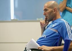 Zidane, durante una rueda de prensa de Ancelotti. / Chema Moya (EFE)