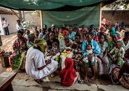 Refugiados del campo de Don Bosco (30.000 personas) esperan a ser atendidas. / Juan Carlos Tomasi (MSF)