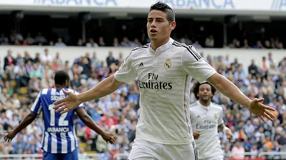 James celebra un gol.