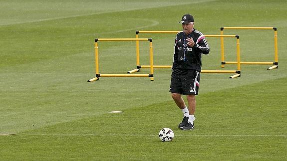 Ancelotti, durante un entrenamiento del Real Madrid. 