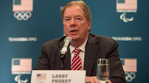 Larry Probst, presidente del Comité Olímpico estadounidense (USOC). 