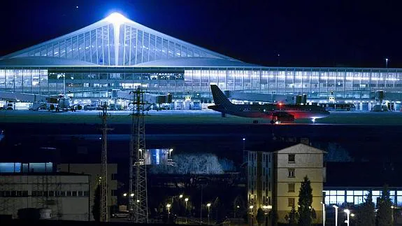 Los expertos ven más dudas que certezas en la privatización de los aeropuertos