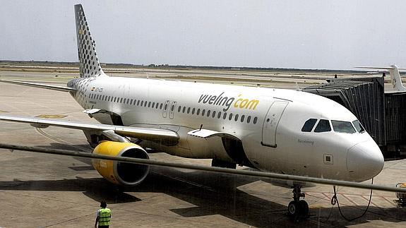 Un avión de Vueling, en El Prat.