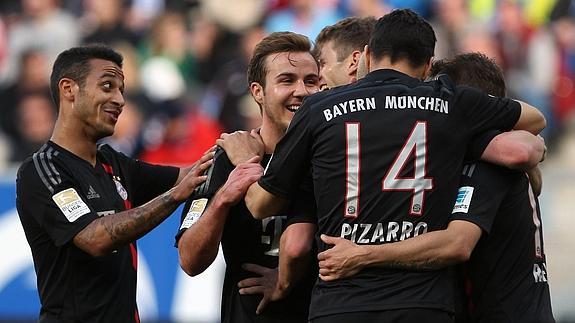 Los futbolistas del Bayern celebran un gol. 