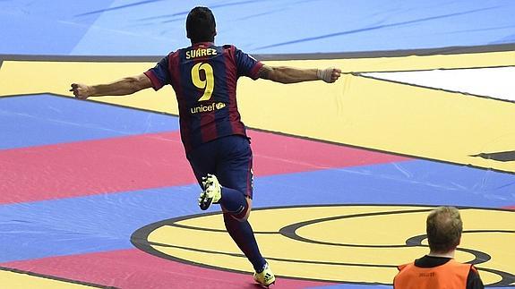 Luis Suárez celebra su gol. 