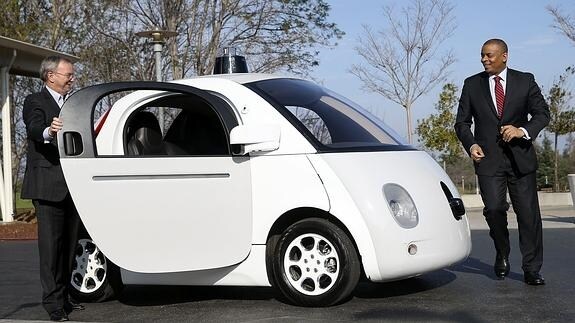Presentación de uno de los coches sin conductor de Google.