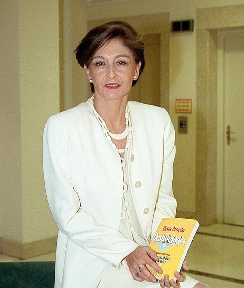 Elena Arnedo, en la presentación de uno de sus libros. 