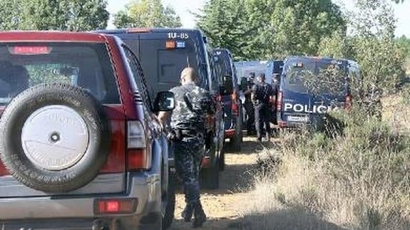 Efectivos de la Policía Nacional y de los Geos, a su llegada a la zona de búsqueda.