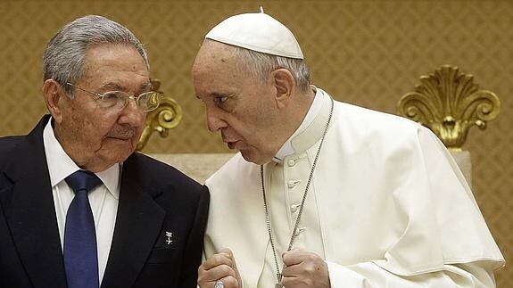 Raúl Castro y Francisco, en el Vaticano.
