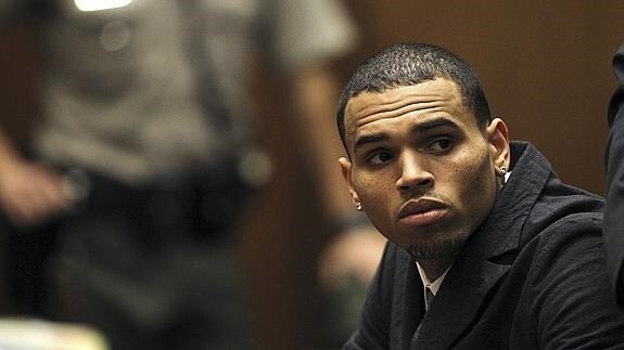 Chris Brown durante un juicio en 2013. 