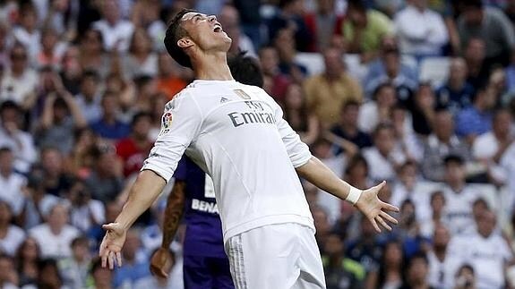Cristiano Ronaldo lamenta una ocasión fallada ante el Málaga. 