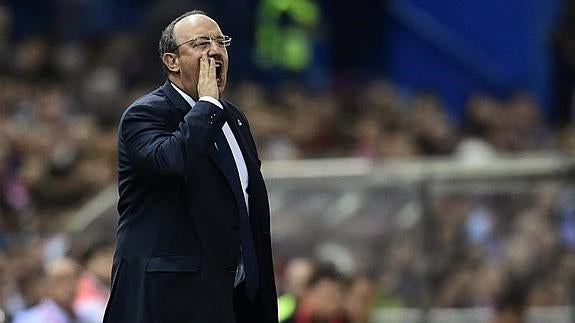 Rafa Benítez durante el derbi en el Calderón. 