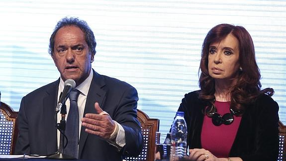El candidato Daniel Scioli junto a la presidenta argentina, Cristina Fernández de Kirchner.