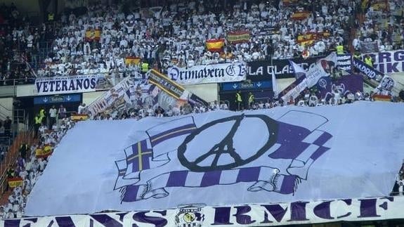 Fondo sur del Santiago Bernabéu, en el clásico. 