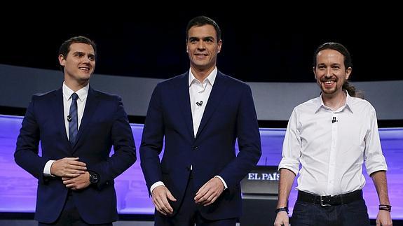 Rivera, Sánchez e Iglesias antes del debate.