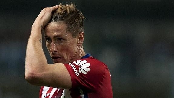 Fernando Torres se lamenta en el partido ante el Málaga. 