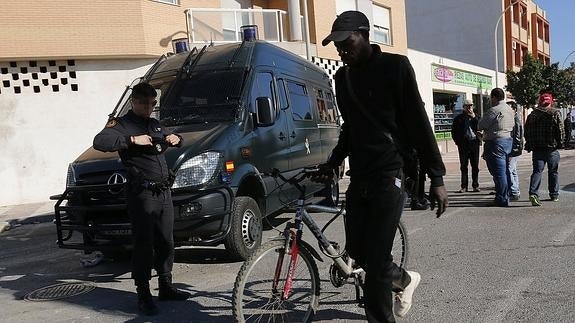 La muerte del inmigrante causó fuertes disturbios. 