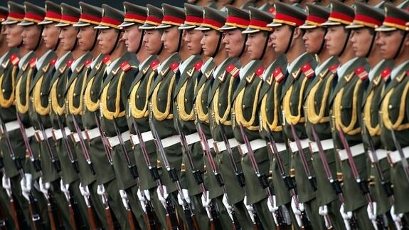 Soldados chinos durante un desfile militar en Pekín. 