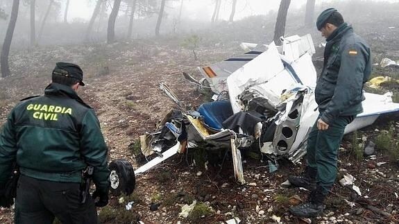 Restos de la avioneta siniestrada. 