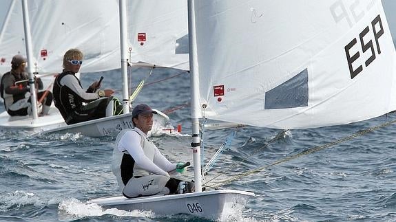 Joaquín Blanco, en una regata de la clase láser standard. 