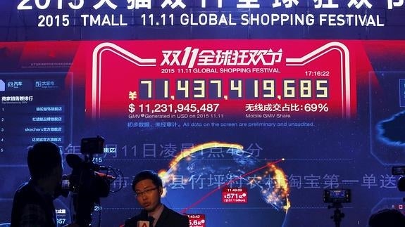 Pantalla que muestra las transacciones del grupo Alibaba durante el 'día de los solteros' en China. 