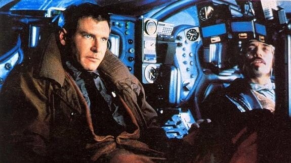 Harrison Ford, en uno de los futuristas vehículos de 'Blade Runner'.