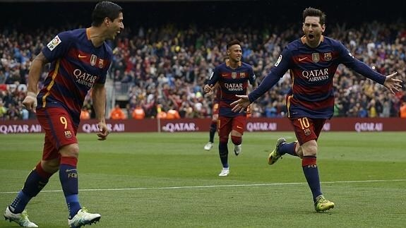 Messi, Luis Suárez y Neymar celebran un gol del Barça. 